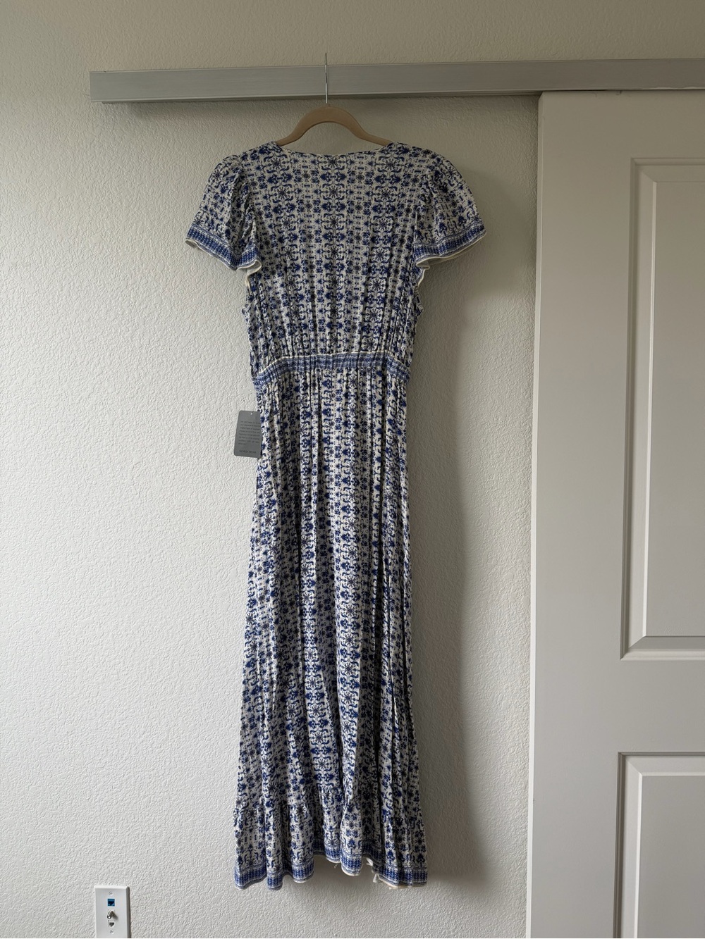Max Studio Blue and White Floral V‑Neck Maxi Dress - Picture 3 of 8